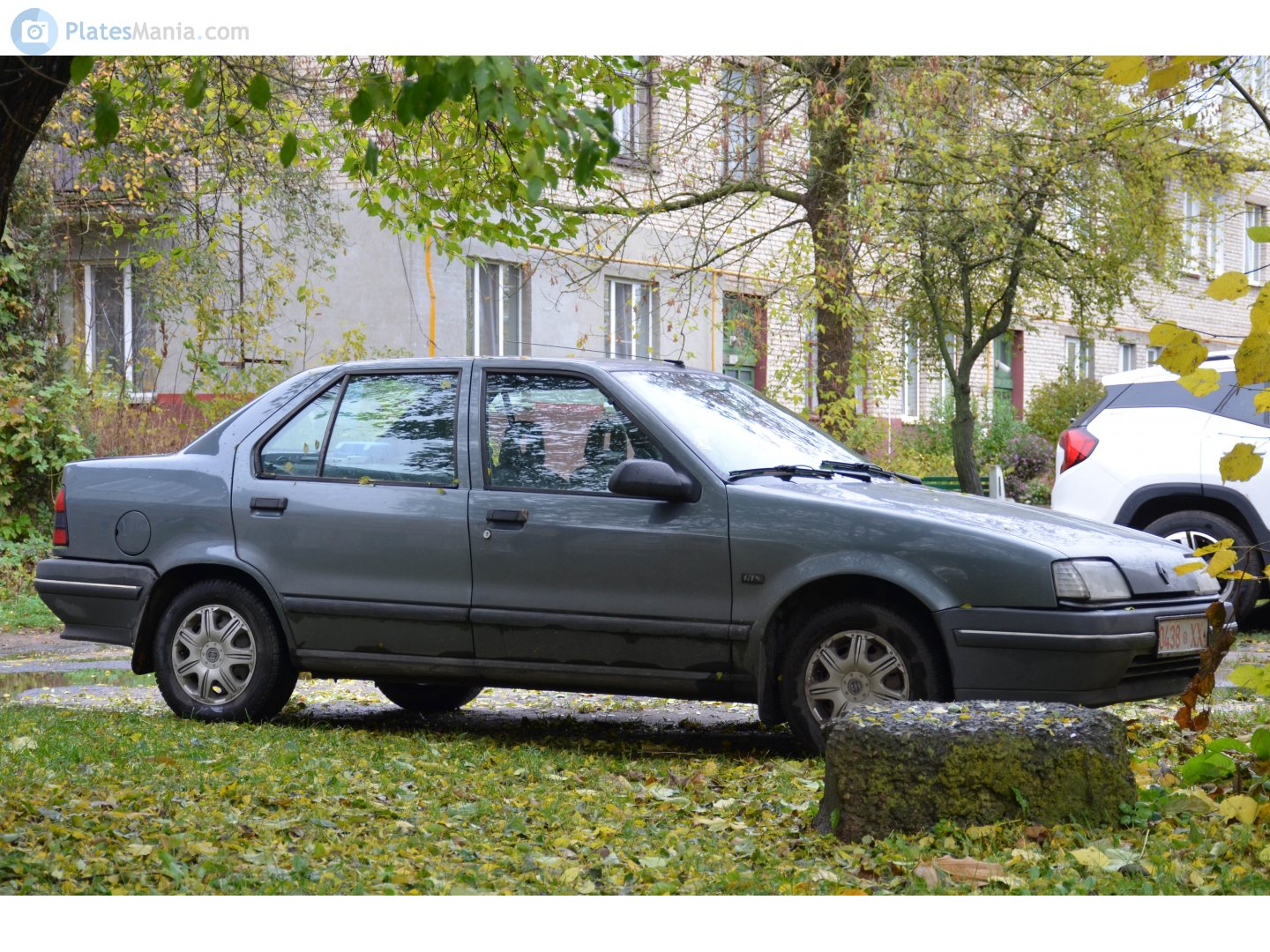 0438 XX, Renault 19 1st gen Chamade Sedan (L53), 1989–1992