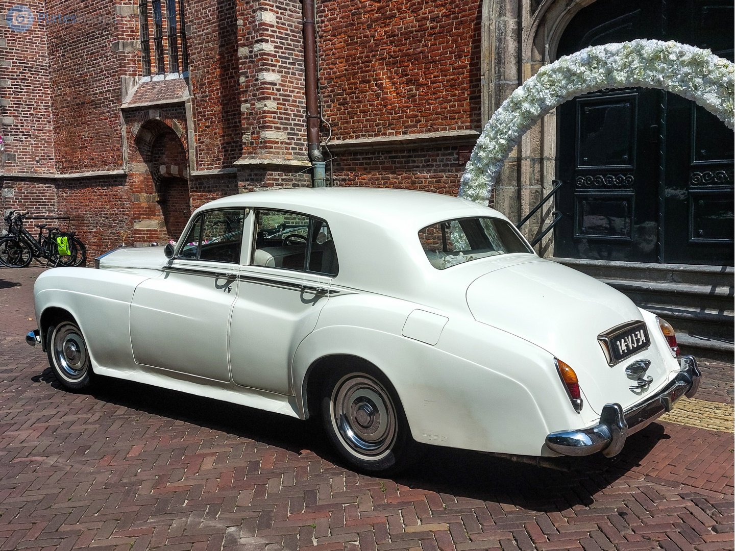 14-VJ-34, Bentley S1/S2/S3 S3 Standard Saloon, 1962–1965