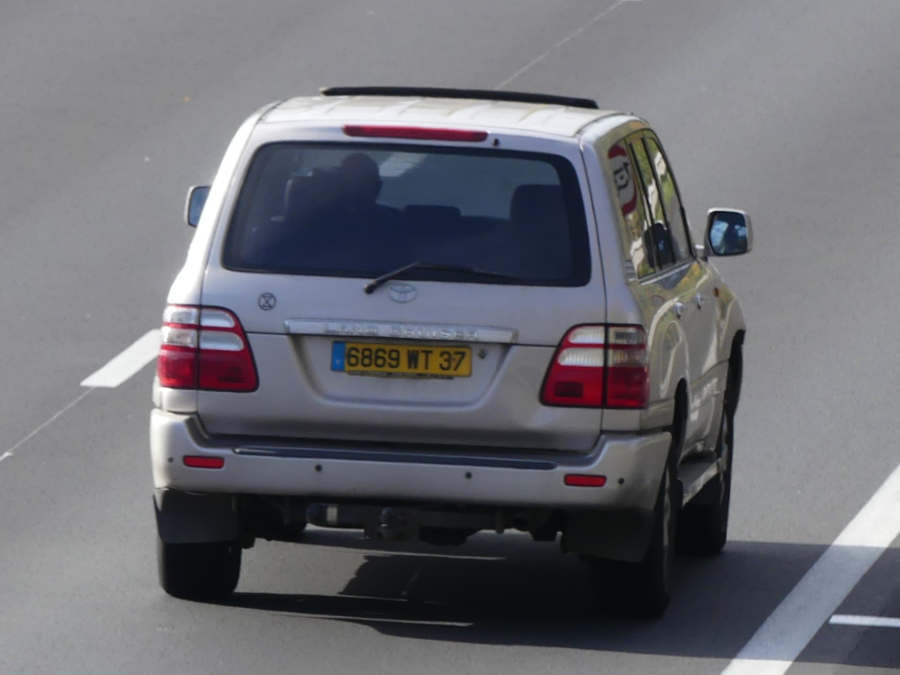 6869 WT 37, Toyota Land Cruiser 100 (J100), 1998–2007