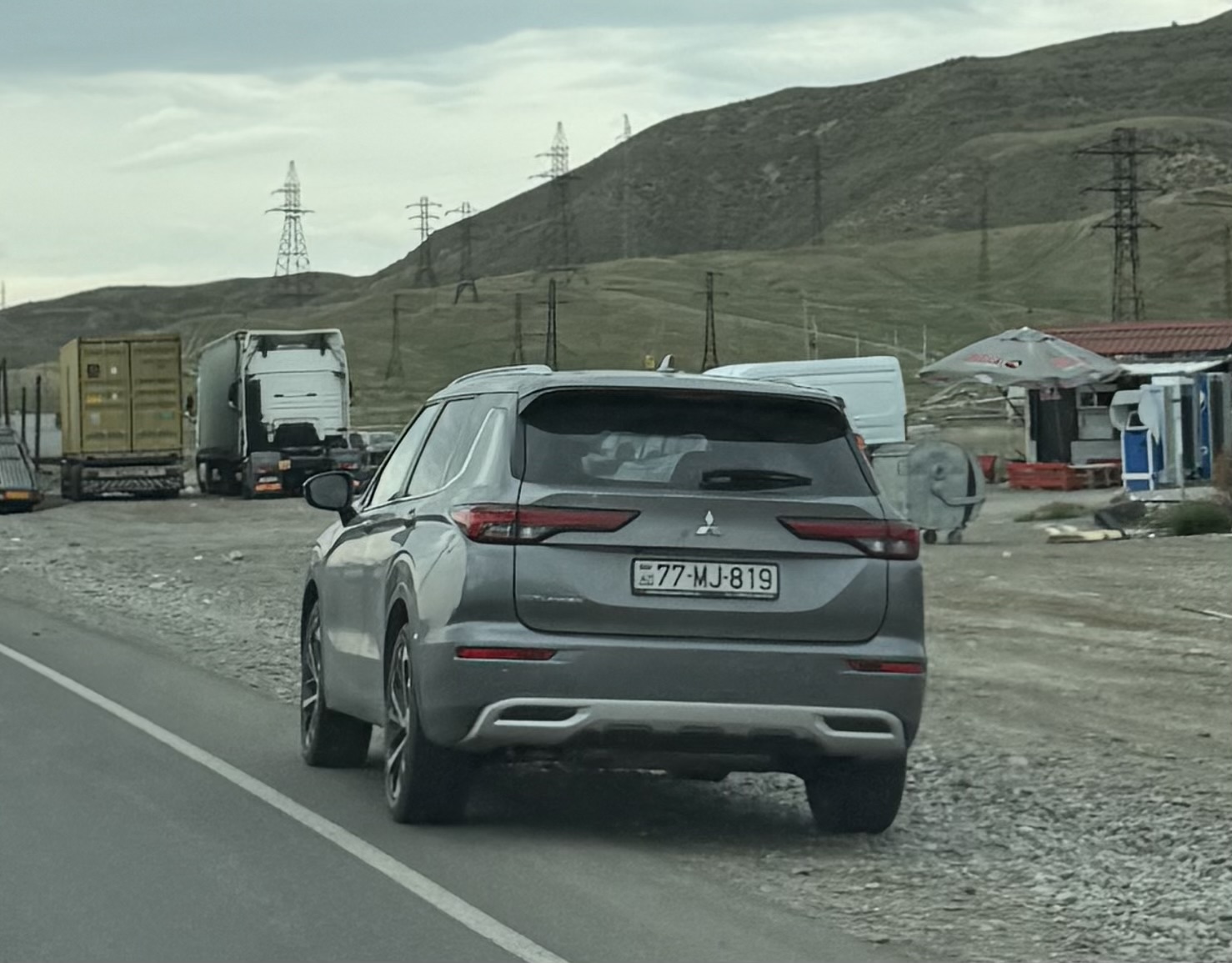 77 MJ 819, Mitsubishi Outlander 