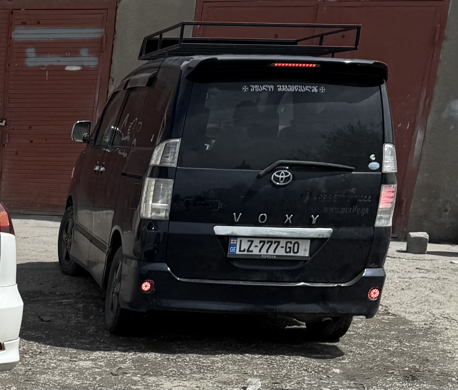 LZ-777-GO, Toyota Voxy 