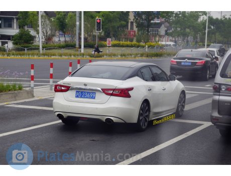 沪D·23699, Nissan Maxima