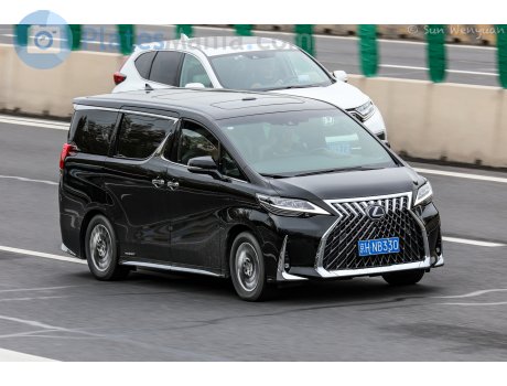 京H·NB330, Lexus LM