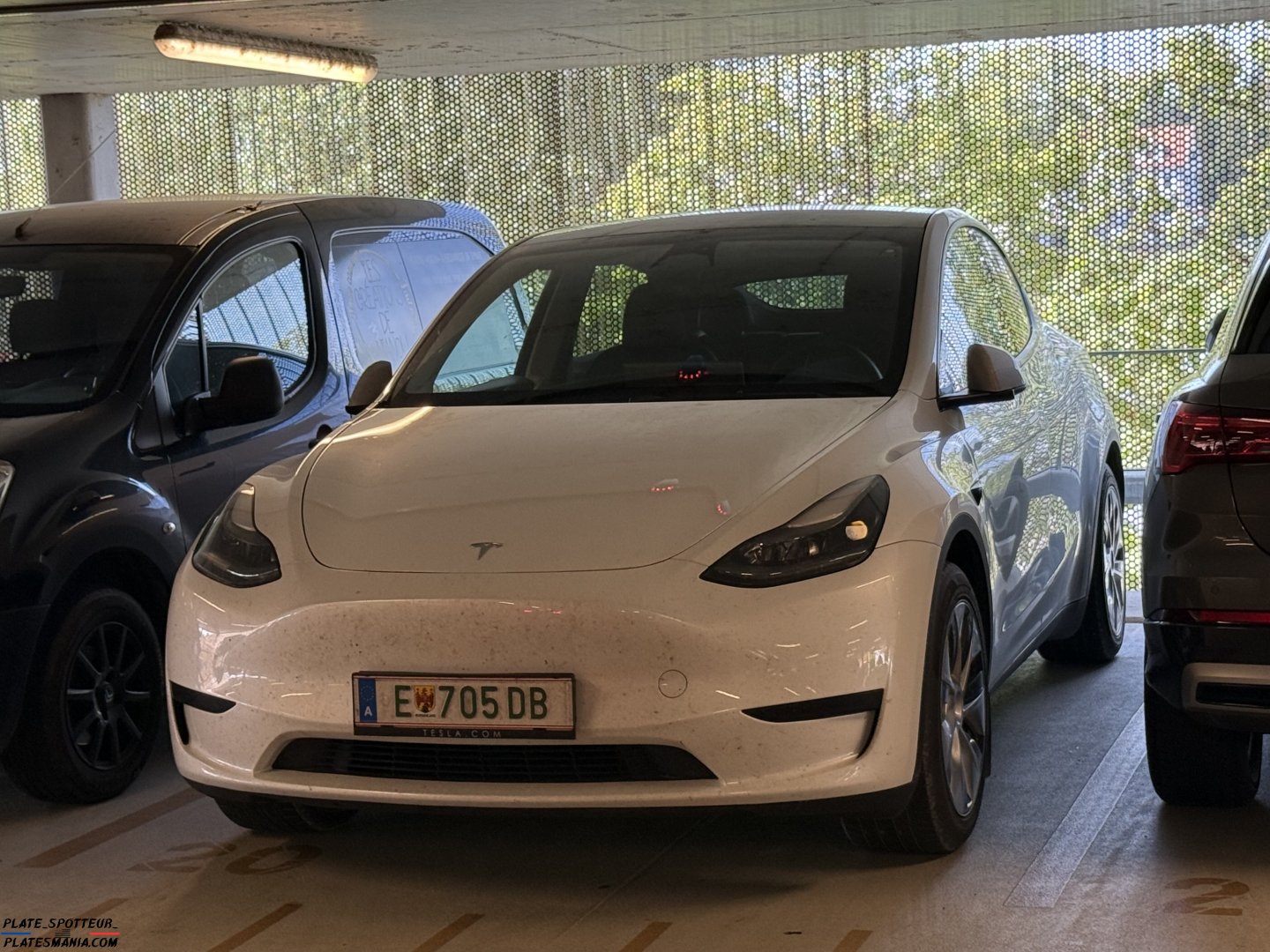 E 705 DB, Tesla Model Y 1st gen (5YJY), 2020–2025