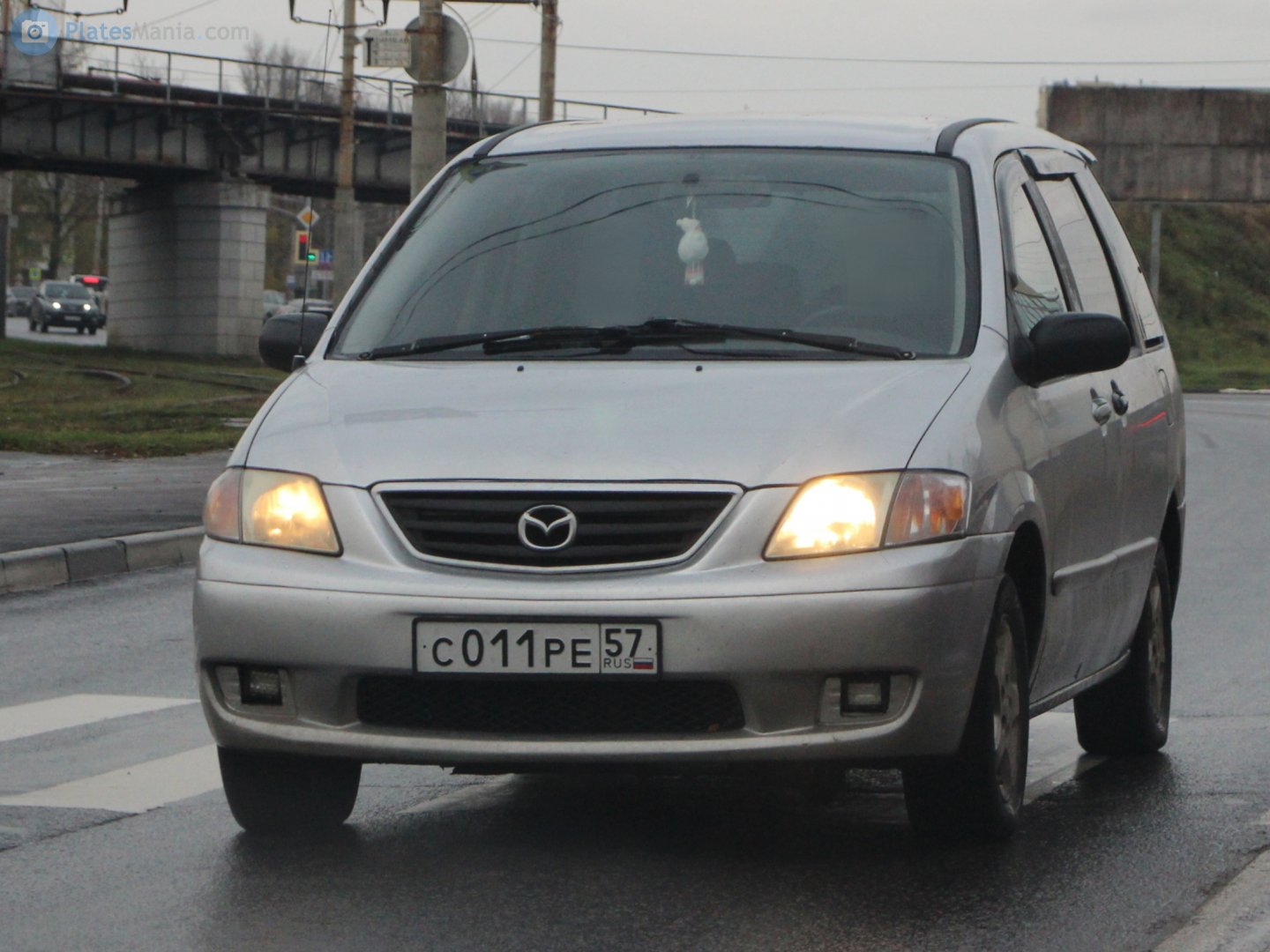 с 011 ре 57, Mazda MPV 2nd gen (LW), 1999–2006