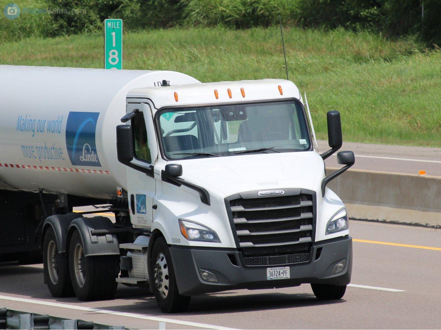 36124-PF, Freightliner Cascadia 3rd/4th gen New Cascadia (2017–)