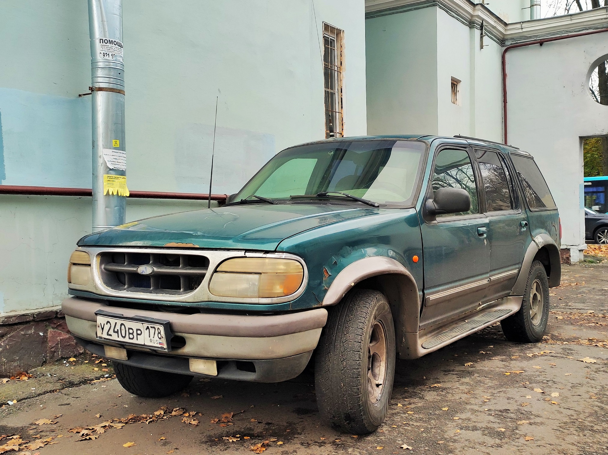у 240 вр 178, Ford Explorer 2nd gen 5-door SUV (UN150), 1994–2000