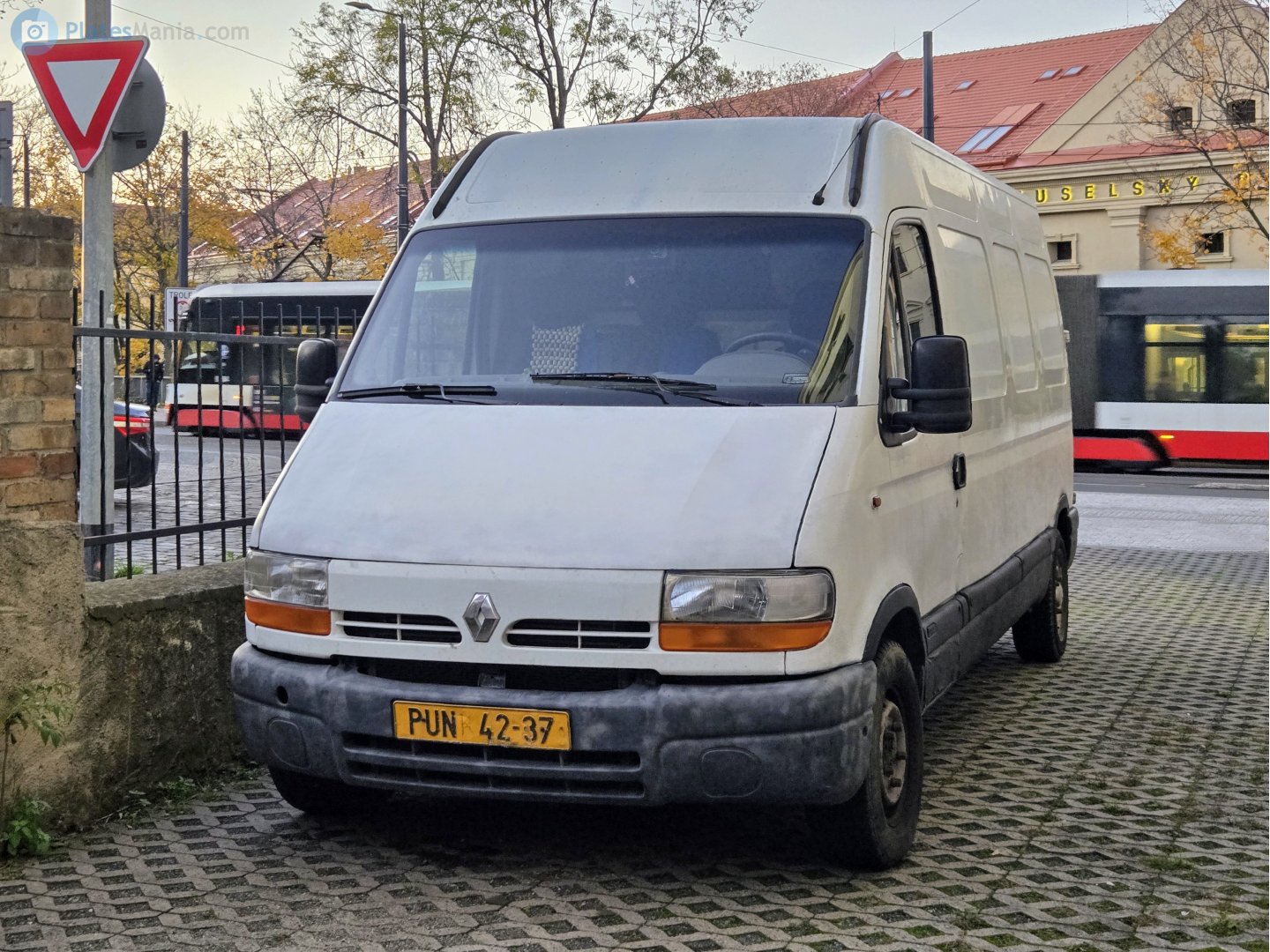 PUN 42-37, Renault Master 2nd gen Van (F70), 1997–2003