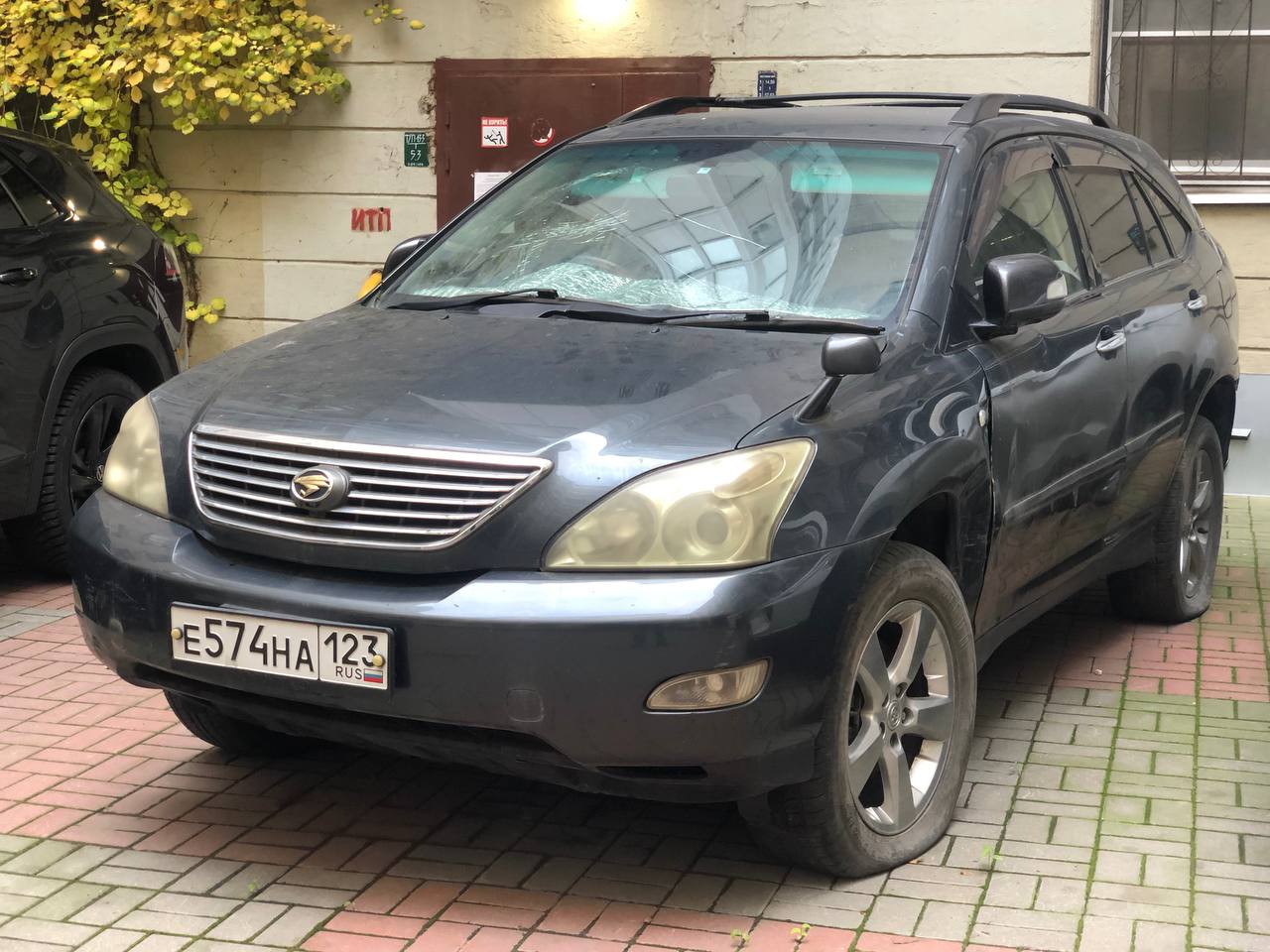 е 574 на 123, Toyota Harrier 2nd gen (XU30), 2003–2013