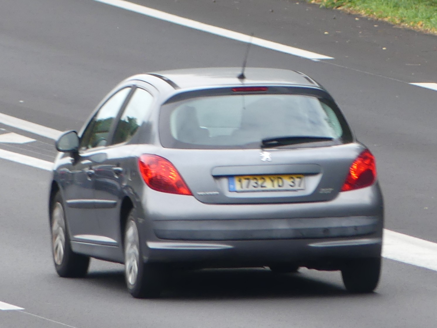 1732 YD 37, Peugeot 207 (207+) 5-door Hatch (A71), 2006–2014