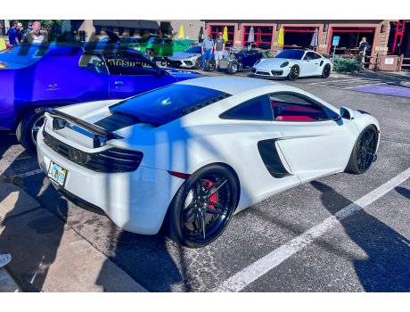 LAZ Y09, McLaren MP4-12C