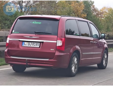 L DJ 8185, Chrysler Town&Country