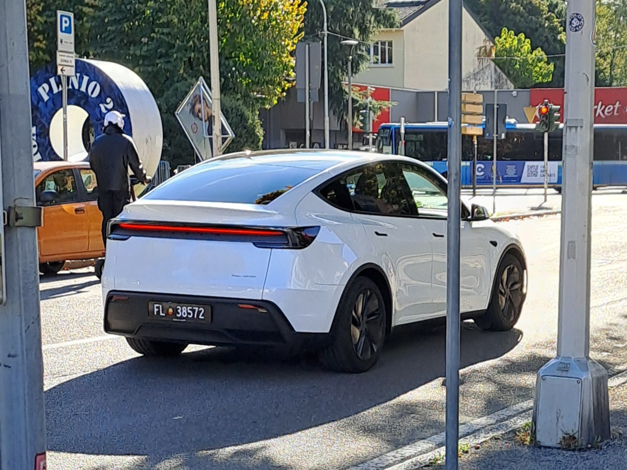 FL 38572, Tesla Model Y 1st gen (5YJY), facelift, 2025–