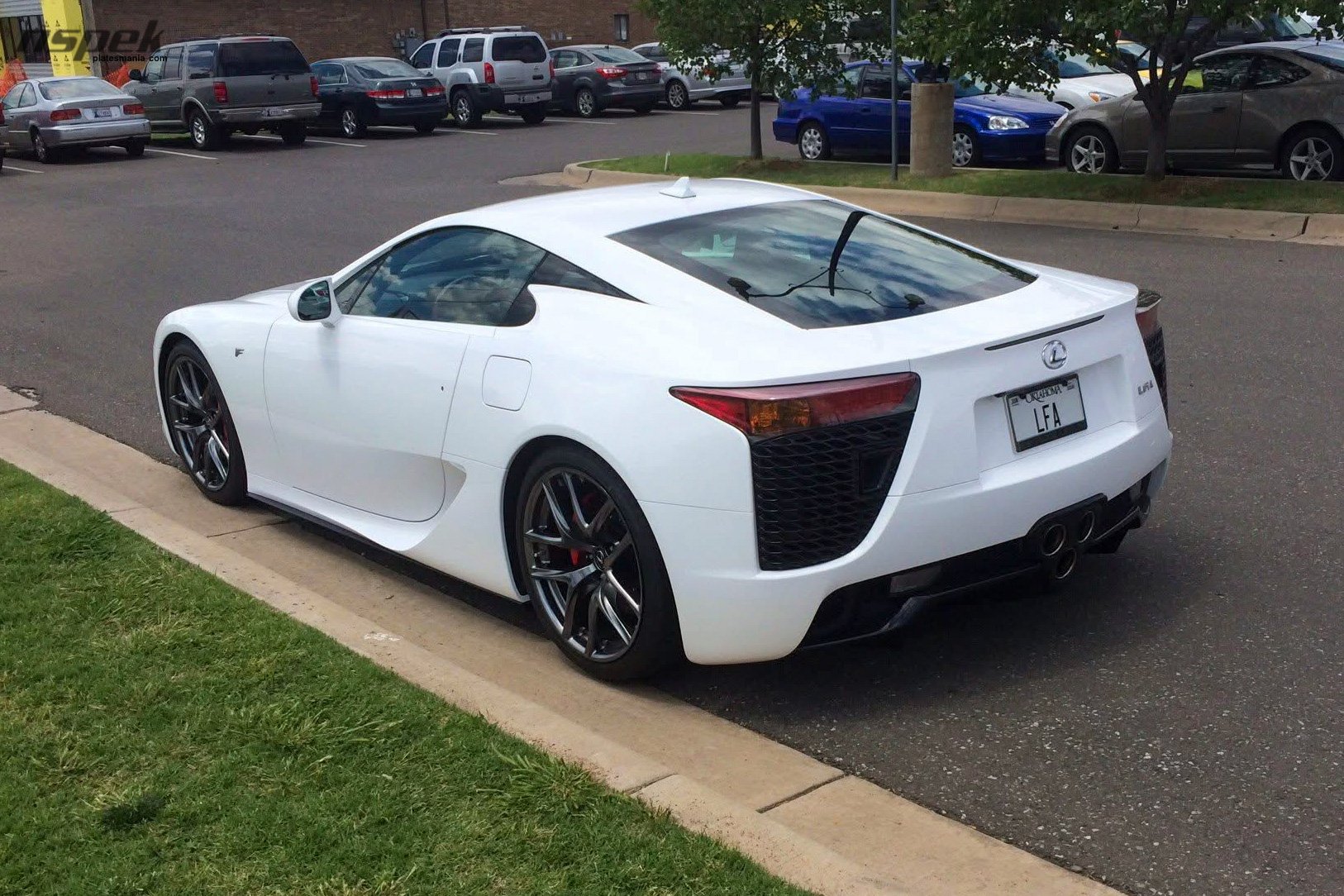 LFA, Lexus LFA 1st gen (LFA10), 2010–2012