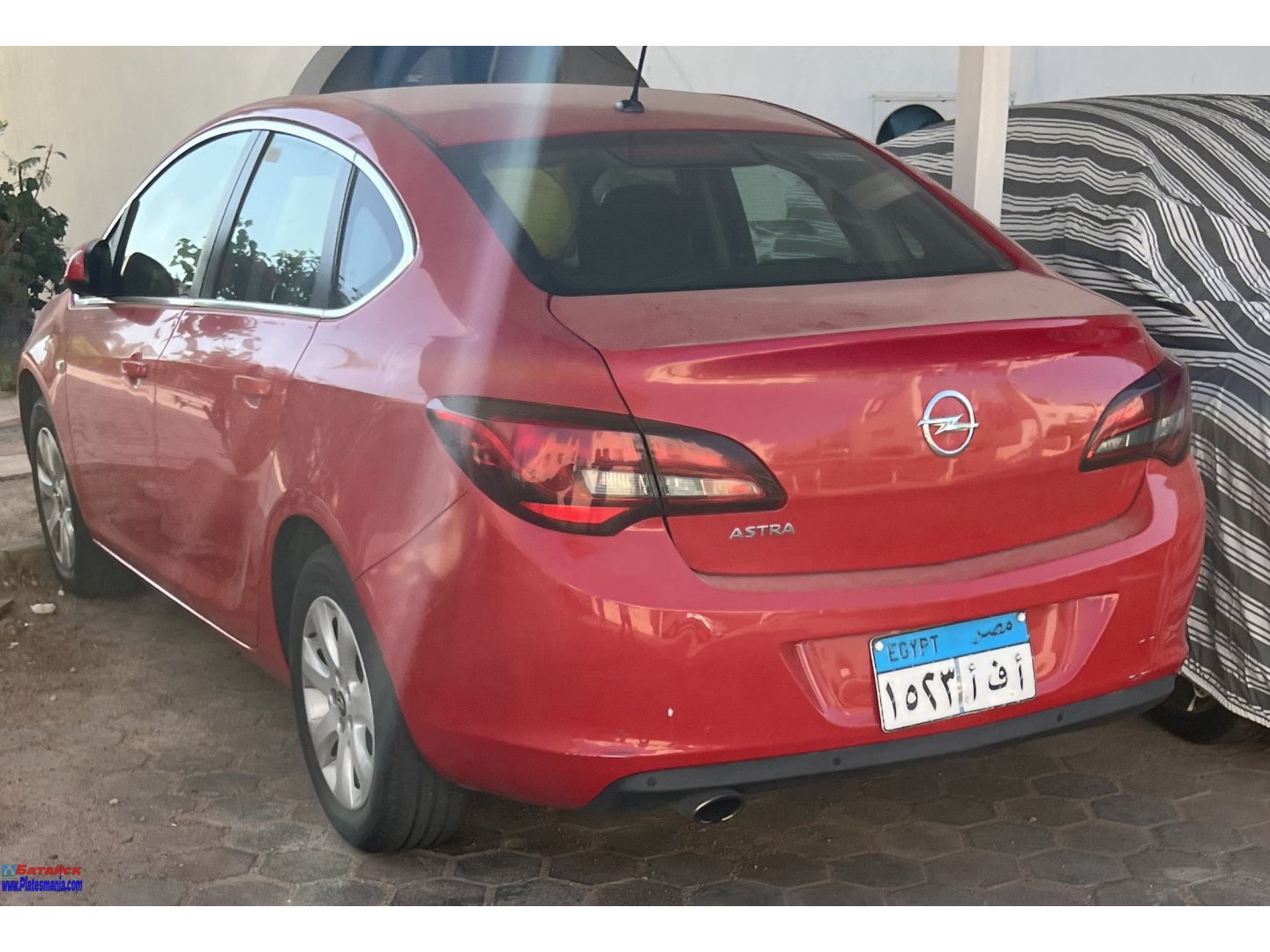 ١٥٢٣ أفأ, Opel Astra 4th gen Sedan (J; P10), 2012–2018