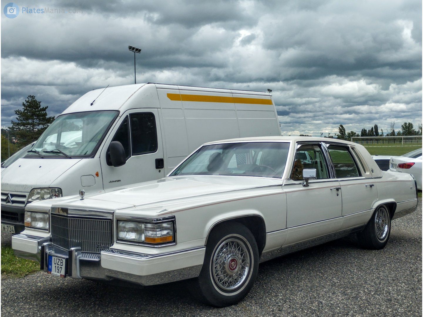 UZB-197, Cadillac Brougham 1st gen (W69; D-body), facelift, 1989–1992