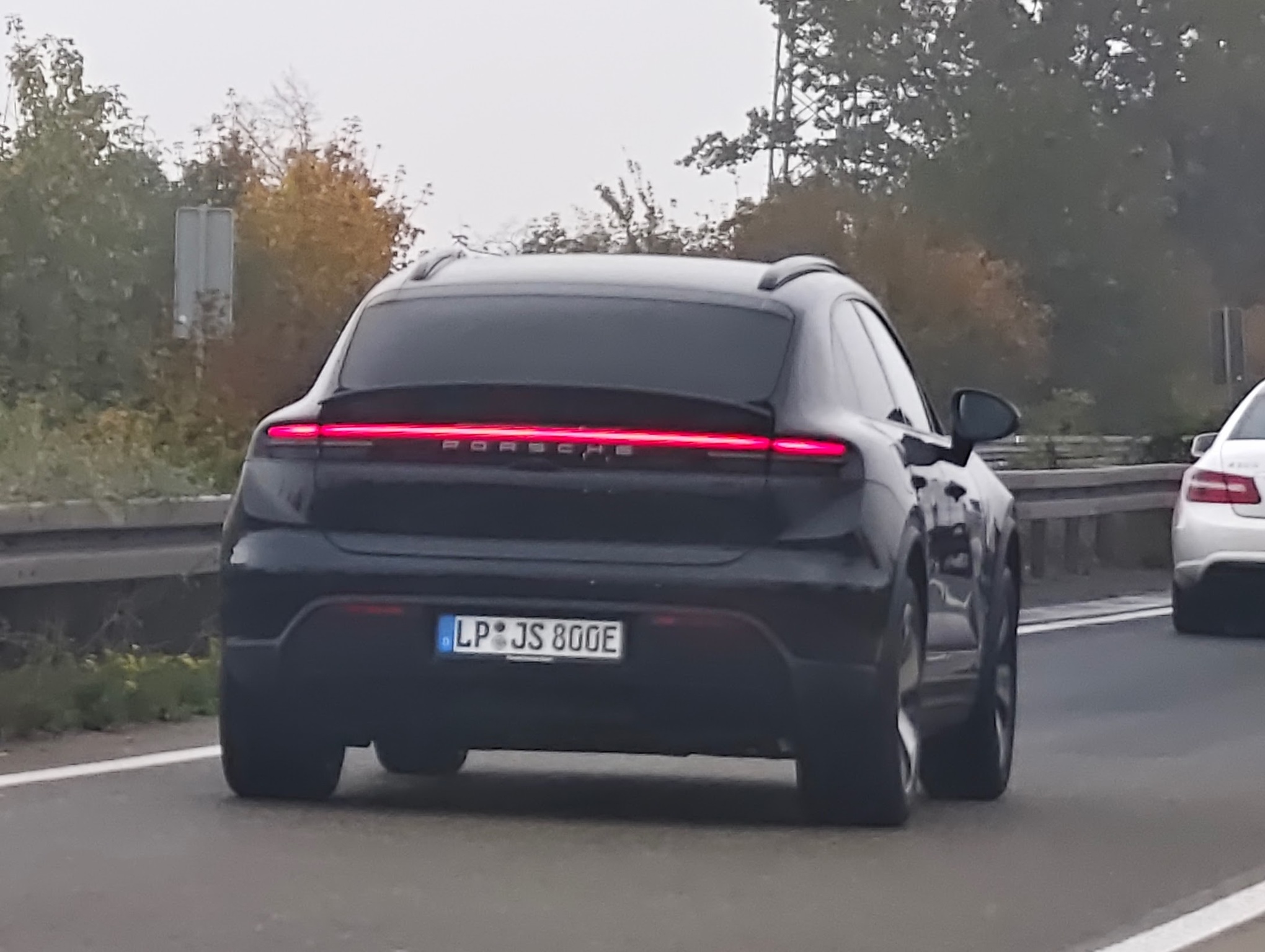 LP JS 800 E, Porsche Macan 2nd gen EV (XAB), 2024–