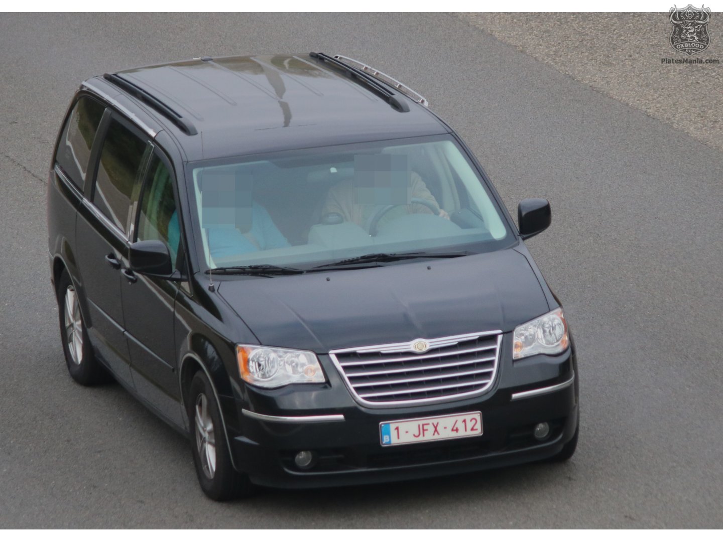 1-JFX-412, Chrysler Town&Country 5th gen Minivan (RT), 2007–2010