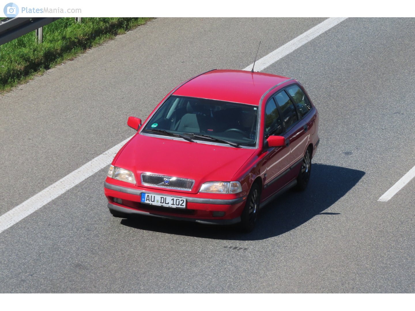 AU DL 102, Volvo V40 