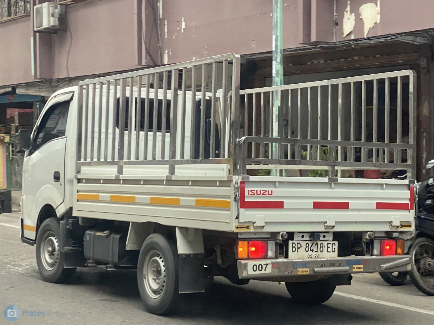 BP 8418 EG, Isuzu Traga 