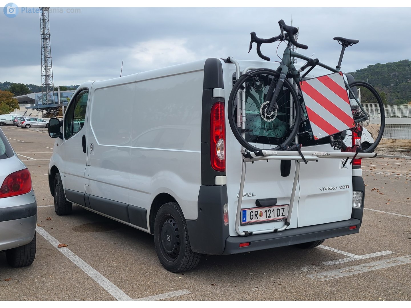 GR 121 DZ, Opel Vivaro 1st gen Van (A; X83), 2001–2014