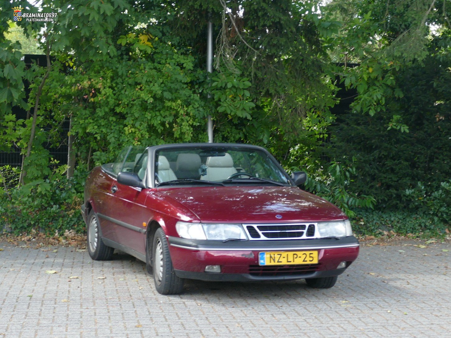 NZ-LP-25, SAAB 900 2nd gen Convertible (YS3D), 1994–1998