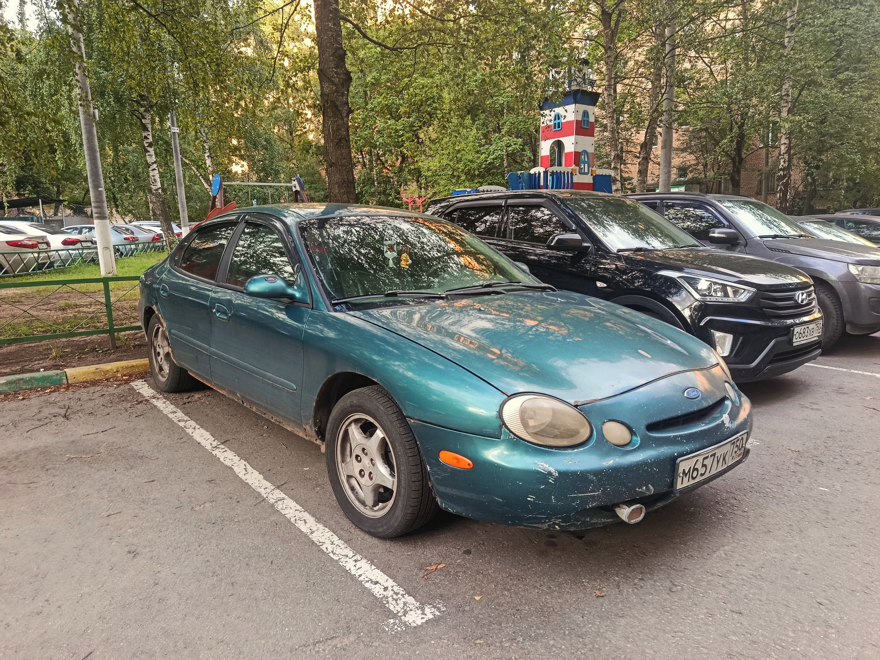 м 657 ук 750, Ford Taurus 3rd gen Sedan (DN101), 1995–1999