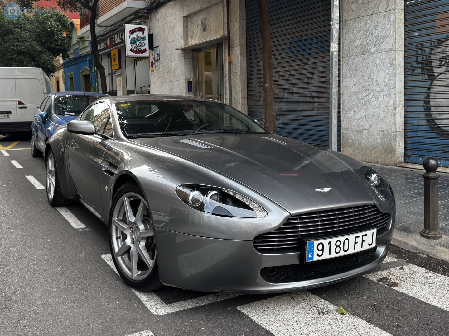 9180 FFJ, Aston Martin V8 Vantage 