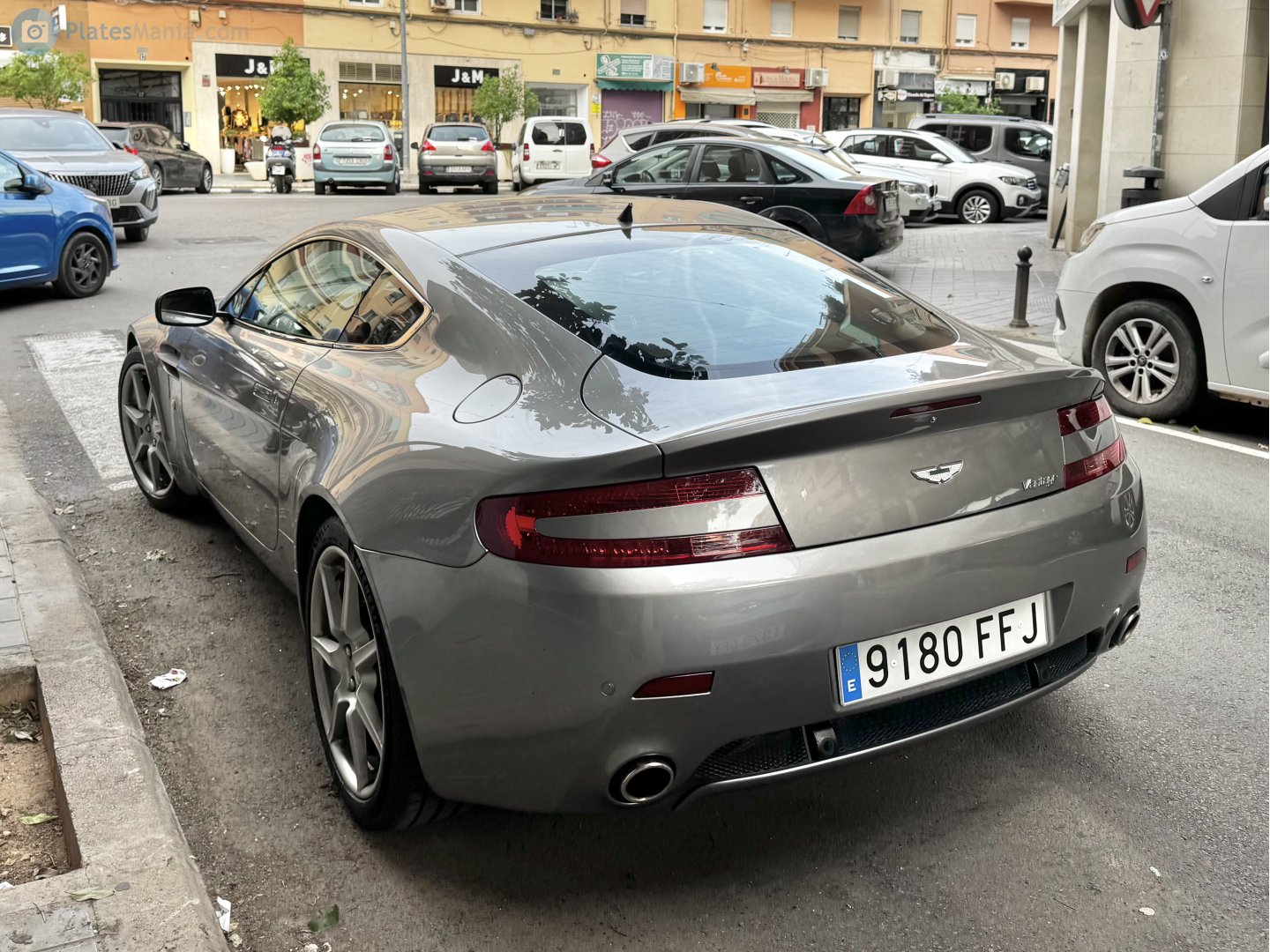 9180 FFJ, Aston Martin V8 Vantage 