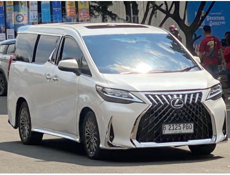 B 2125 PBO, Lexus LM