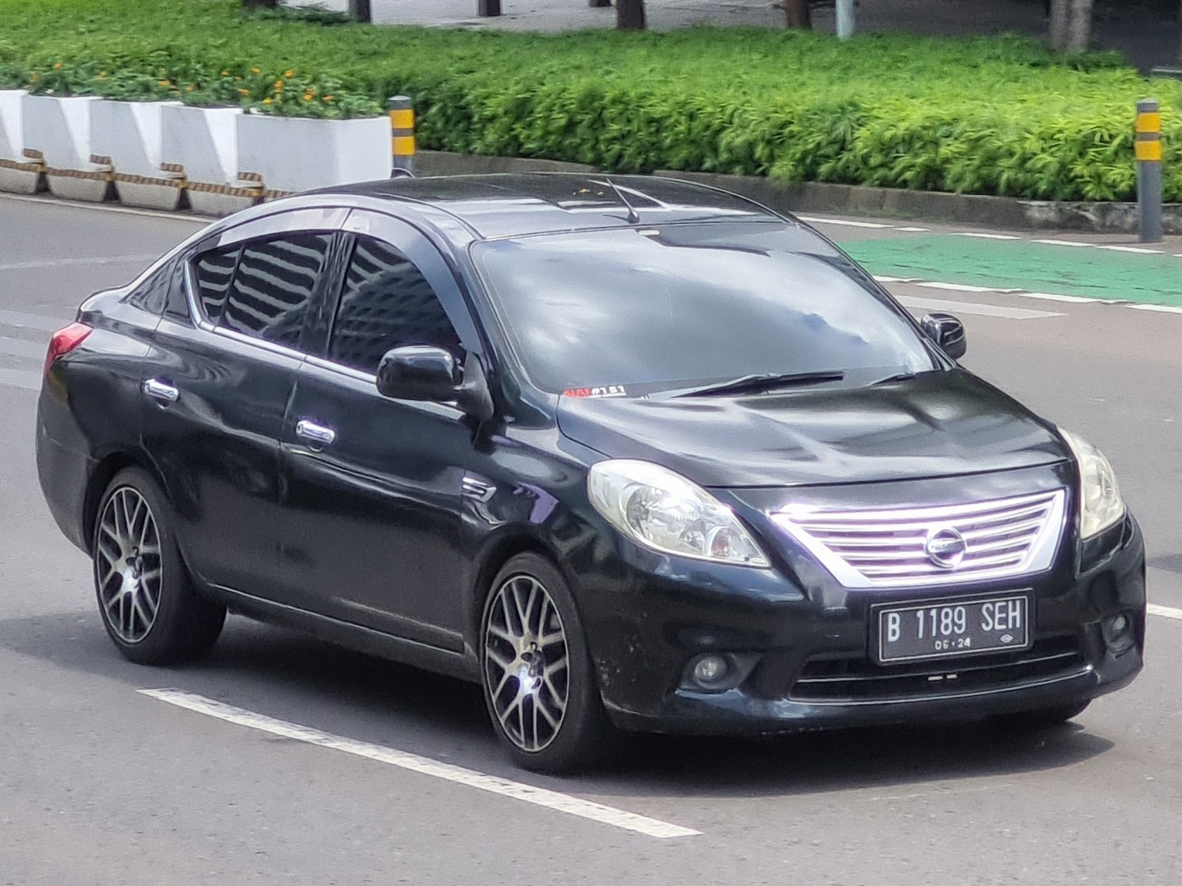 B 1189 SEH, Nissan Almera 3rd gen Sedan (N17), 2011–