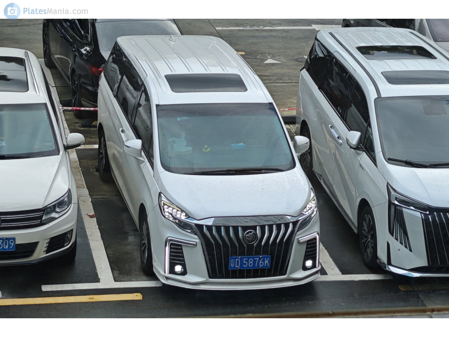 粤D·5876K, Buick GL8 