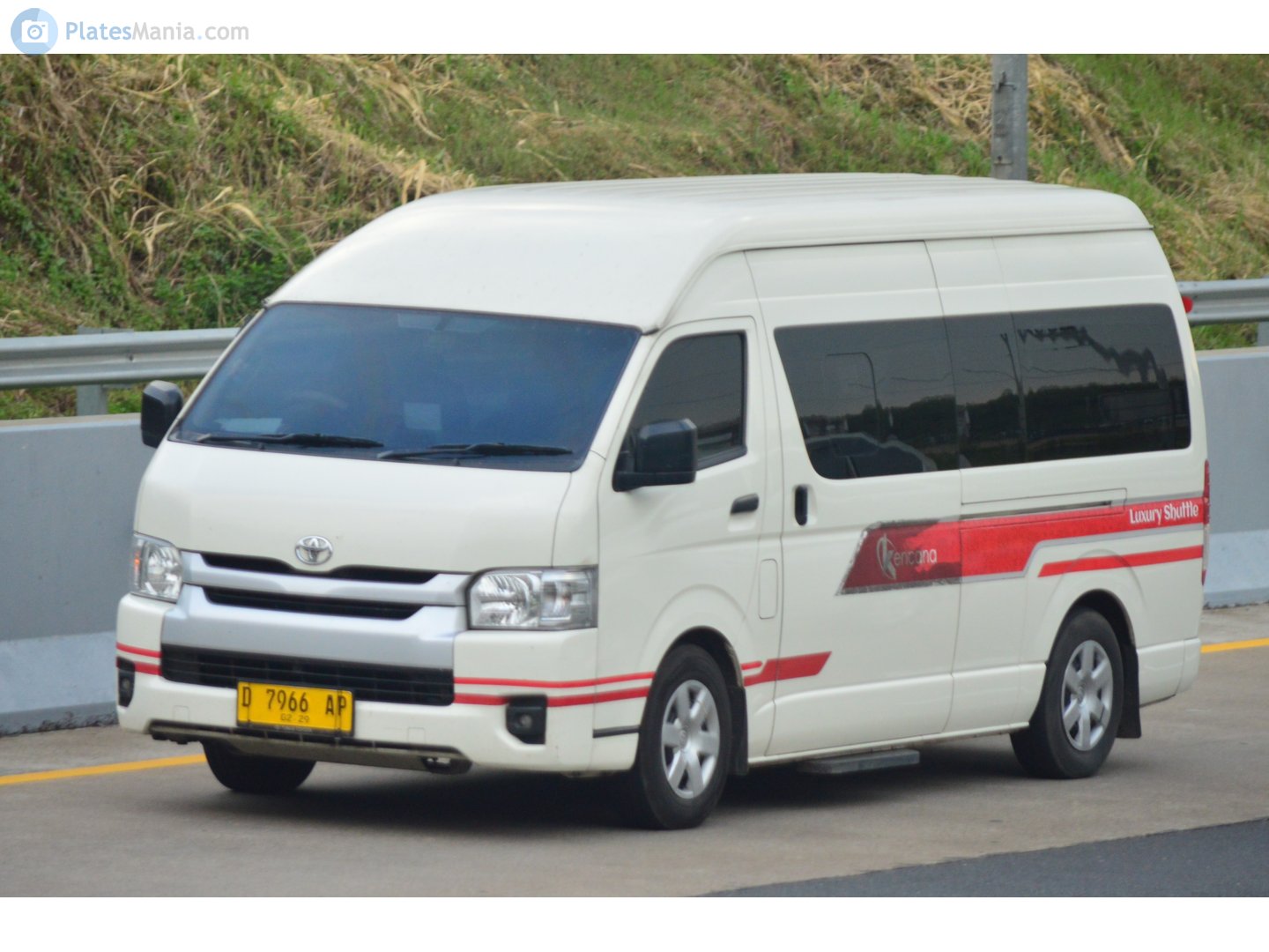 D 7966 AP, Toyota HiAce 5th gen Van (H200), 2004–