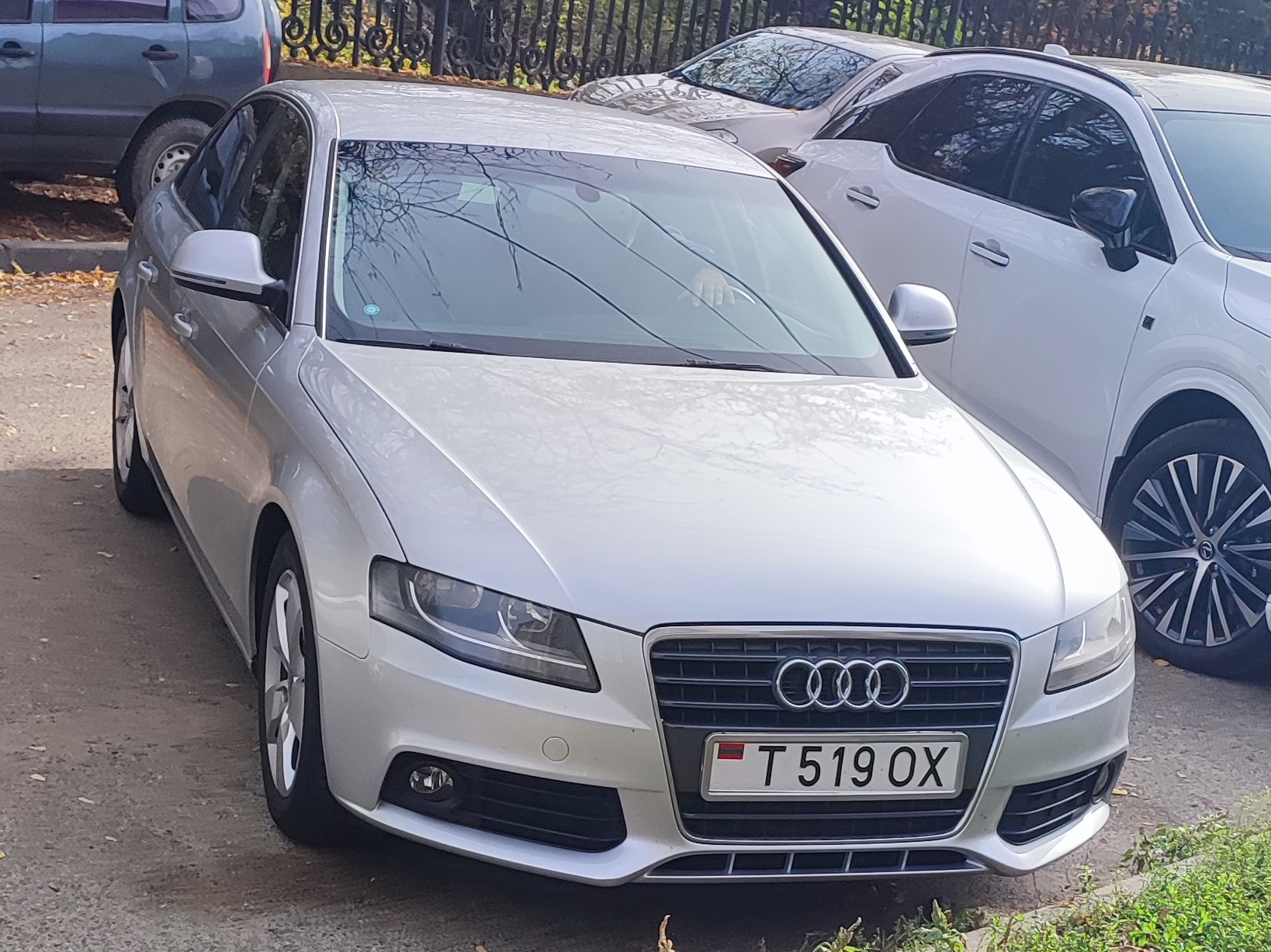 T 519 OX, Audi A4 4th gen Sedan (B8/8K2), 2007–2012