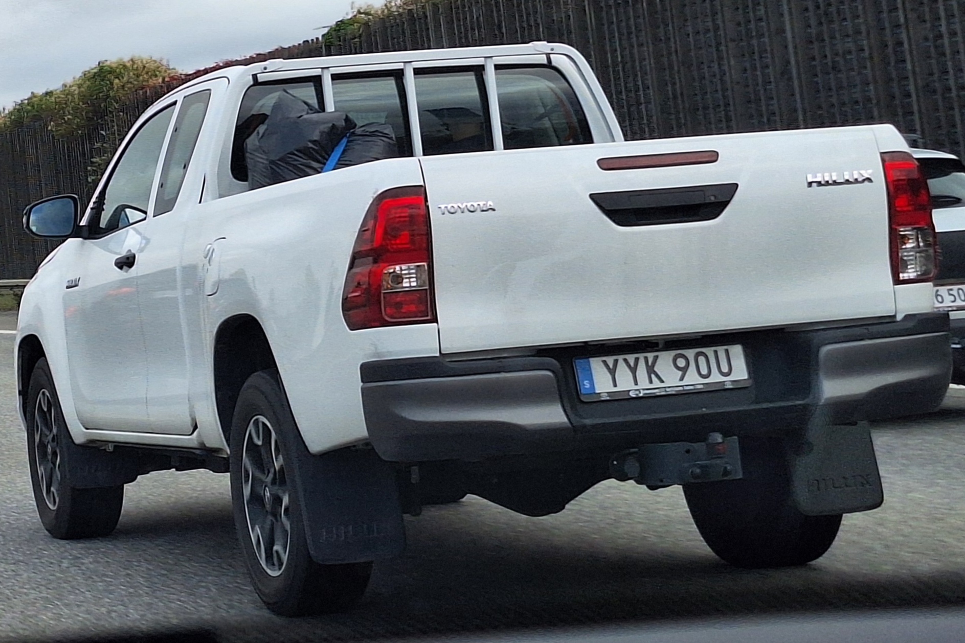 YYK 90U, Toyota Hilux 8th gen (AN120/AN130), 2015–