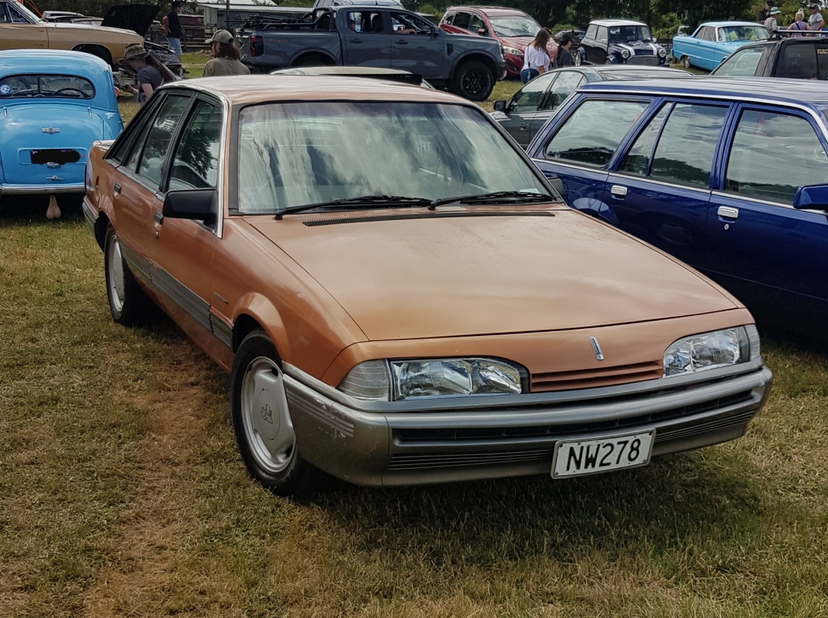 NW278, Holden Commodore 1st gen Sedan (VL), facelift, 1986–1988