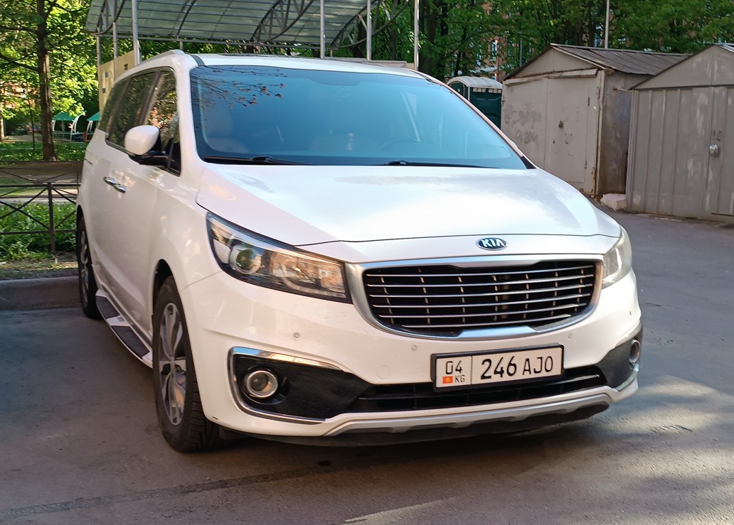 04 246 AJO, Kia Carnival 3rd gen (YP), 2014–2021