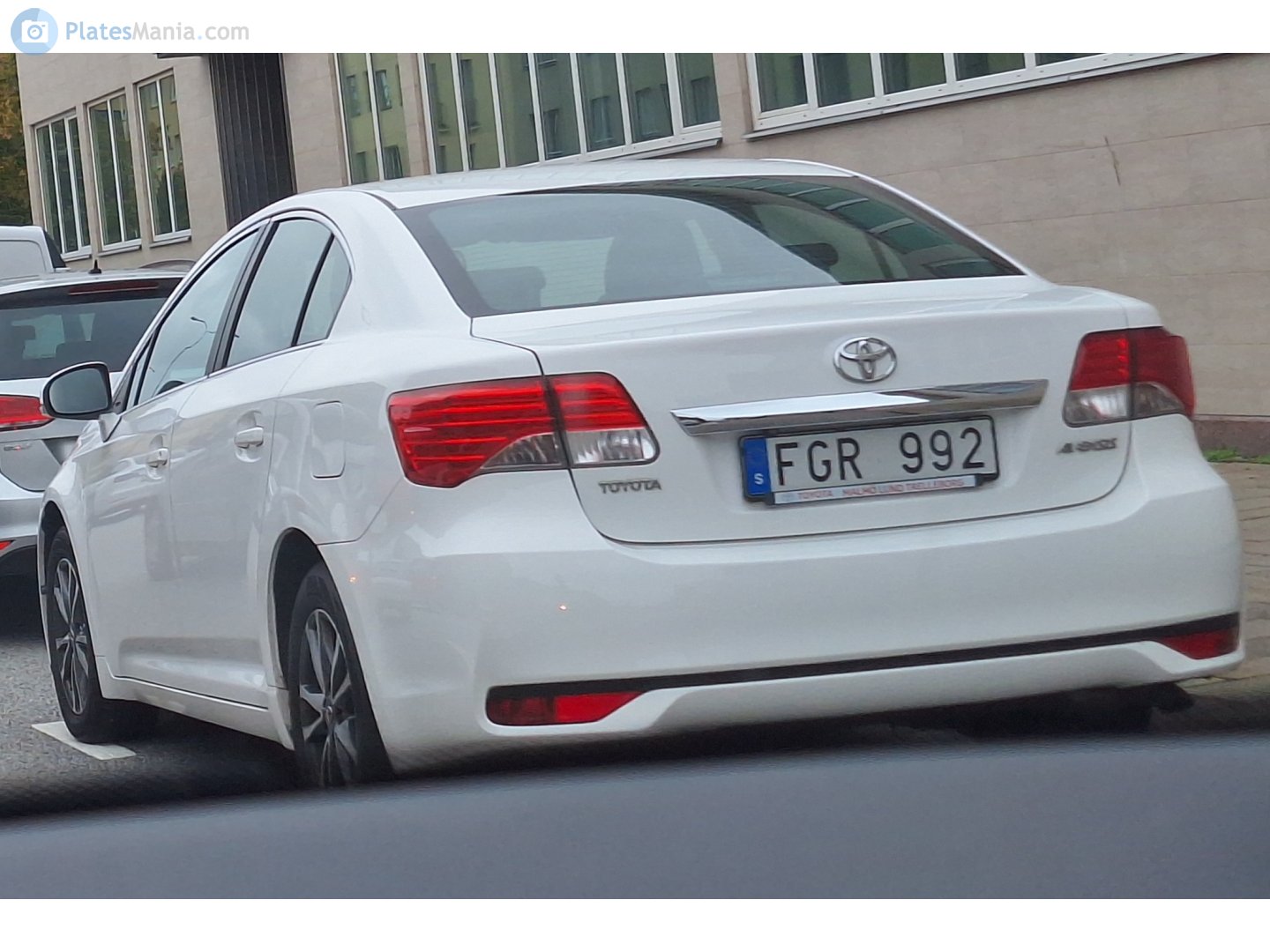 FGR 992, Toyota Avensis 3rd gen Sedan (T270), 1st facelift, 2011–2015