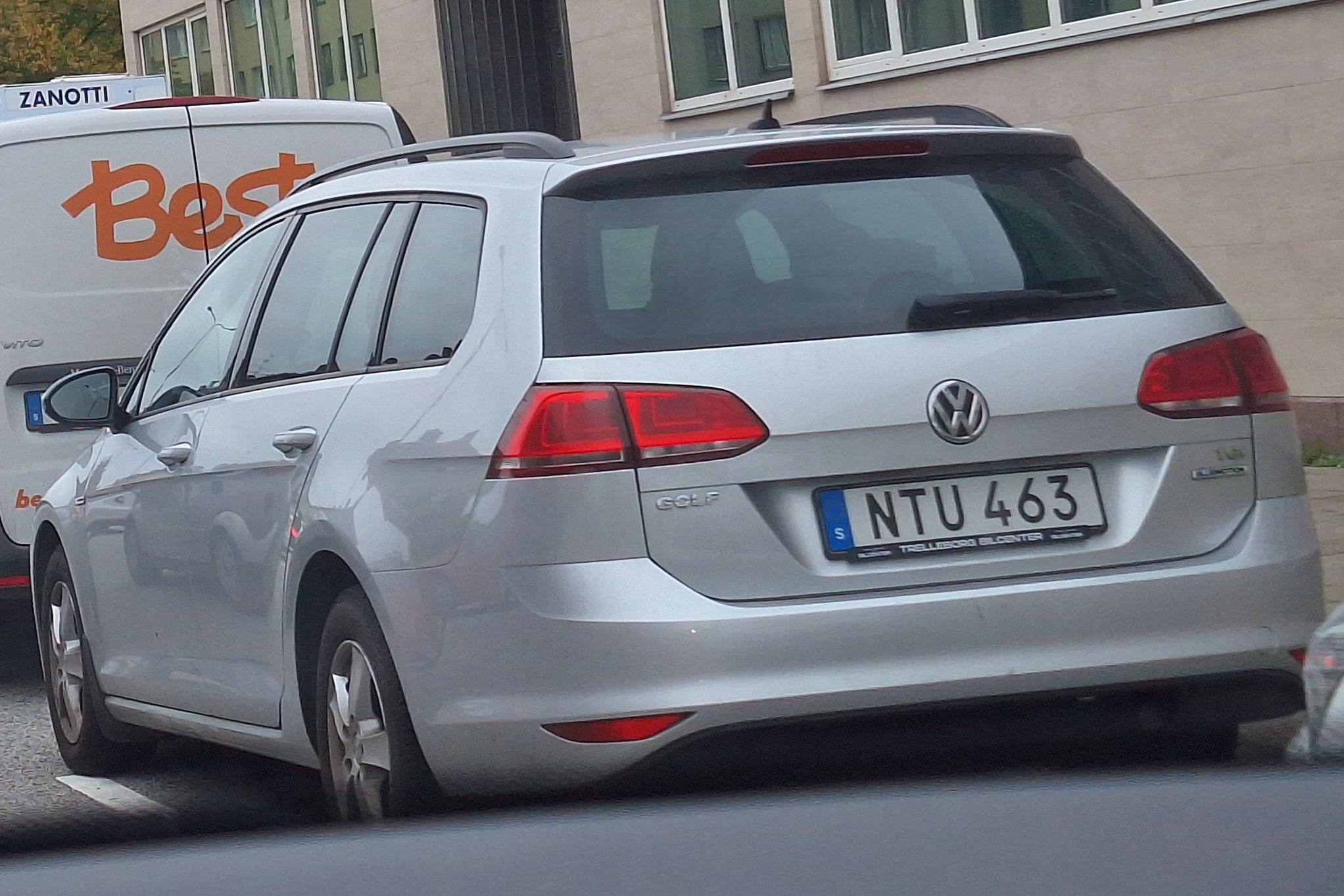 NTU 463, Volkswagen Golf 
