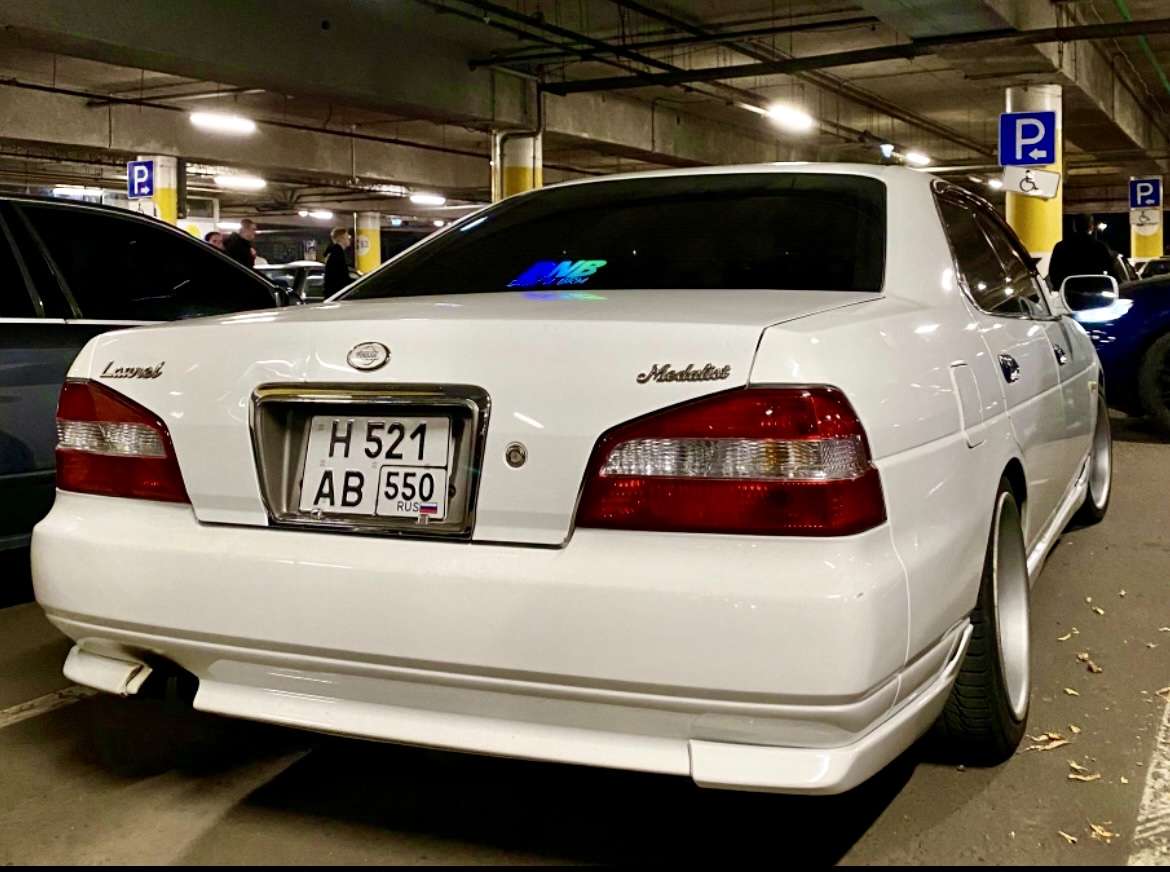 н 521 ав 550, Nissan Laurel 9th gen (C35), 1997–2002