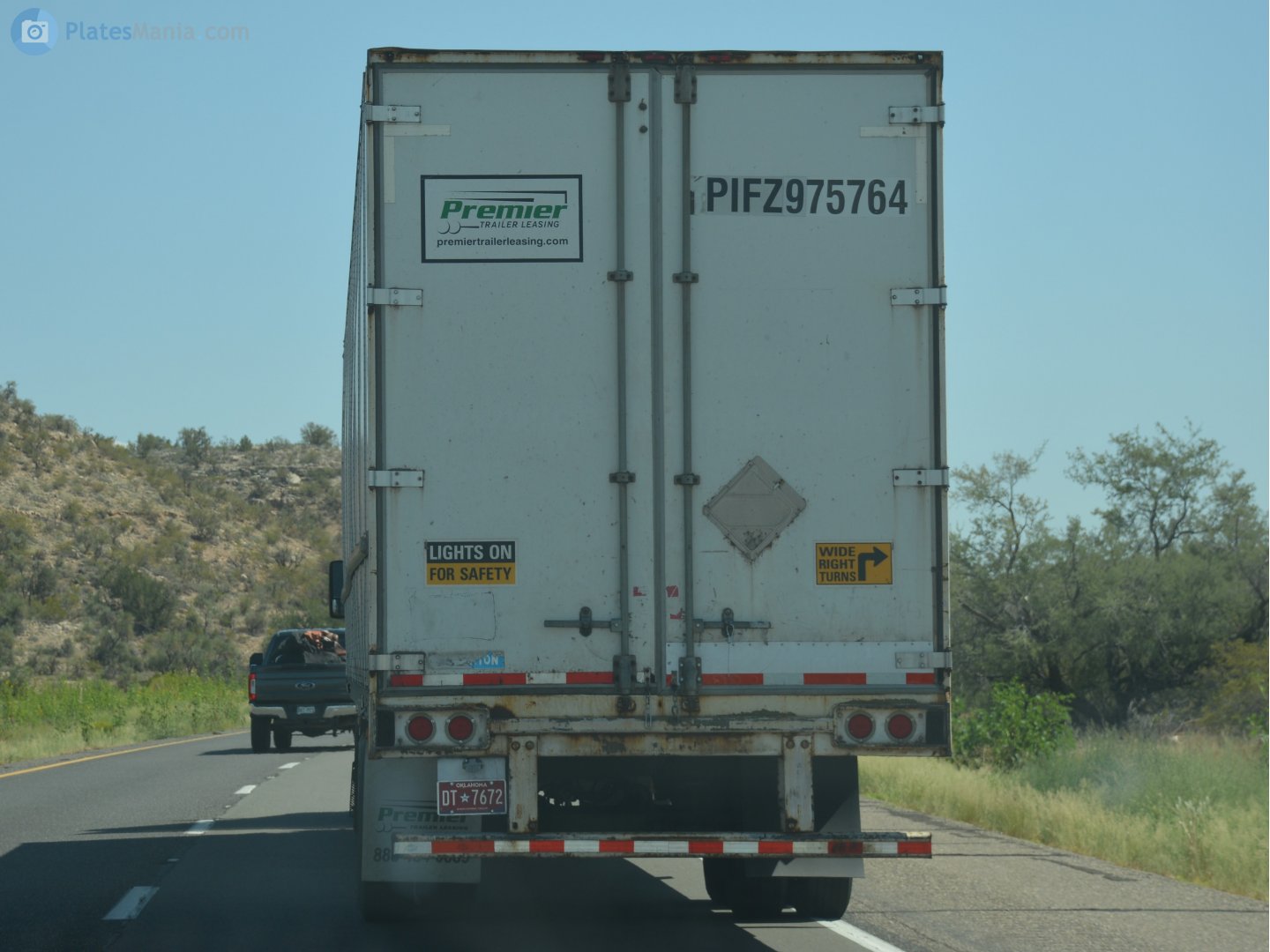 DR-7672, Stoughton Trailers 