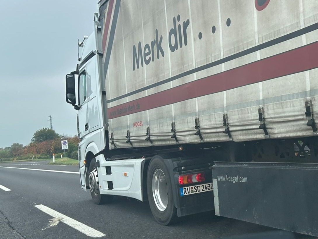 RV SC 2430, Mercedes-Benz Actros 