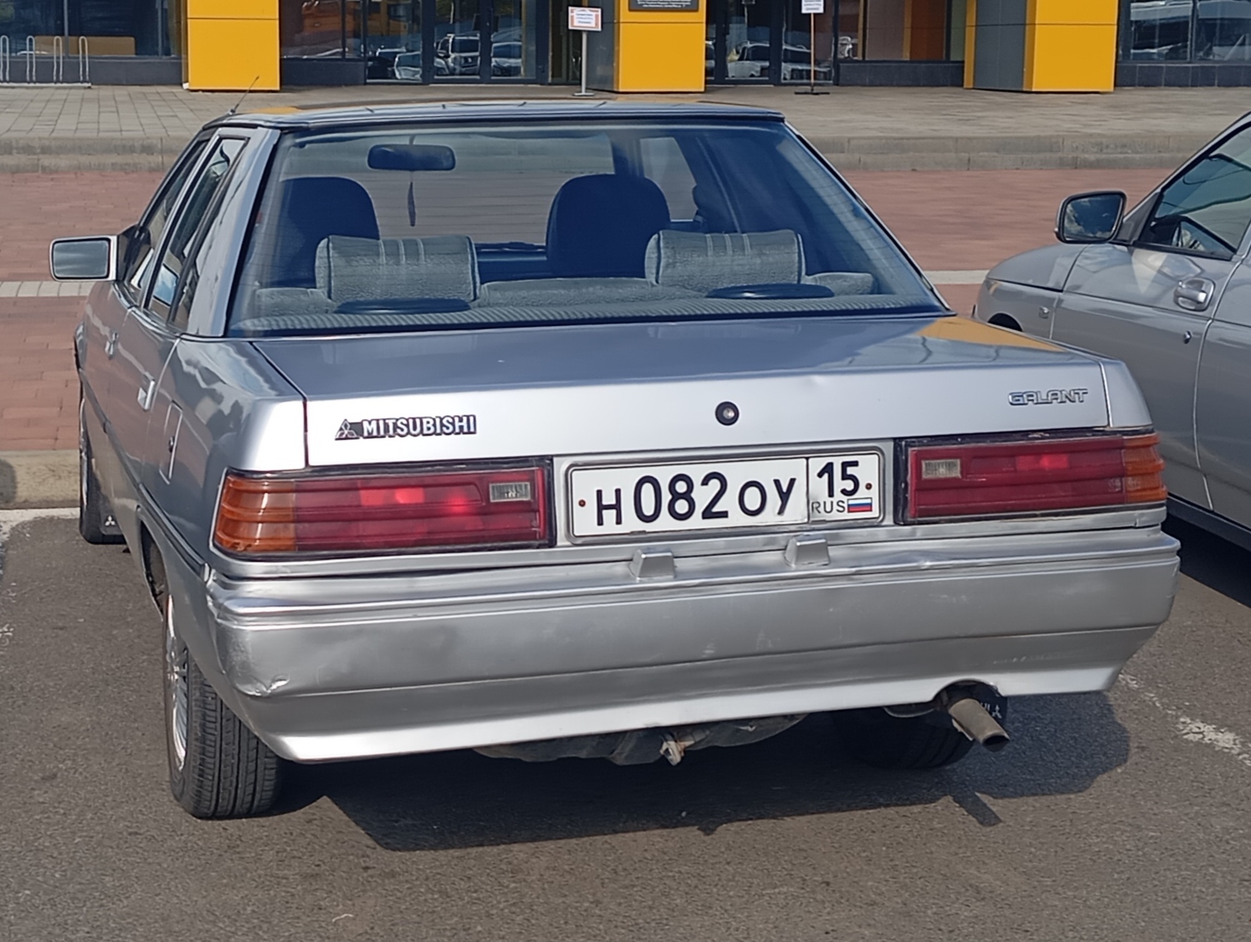 н 082 оу 15, Mitsubishi Galant 6th gen Sedan (E30), 1987–1993