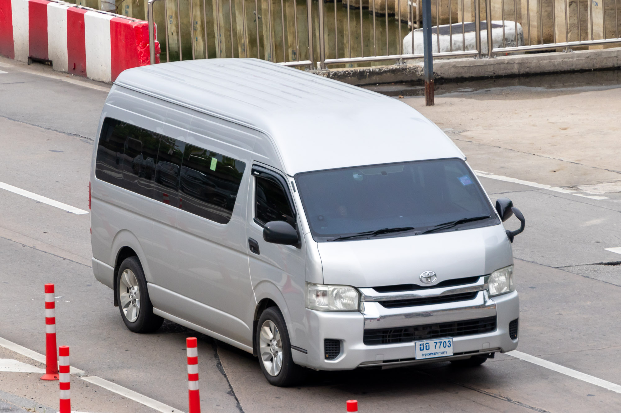 ฮอ 7703, Toyota Commuter 1st gen (H200; TH-market), 2004–2019