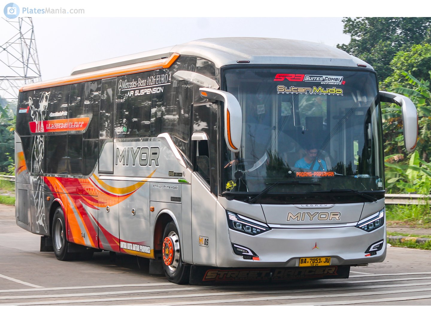 BA 7051 JU, Mercedes-Benz 