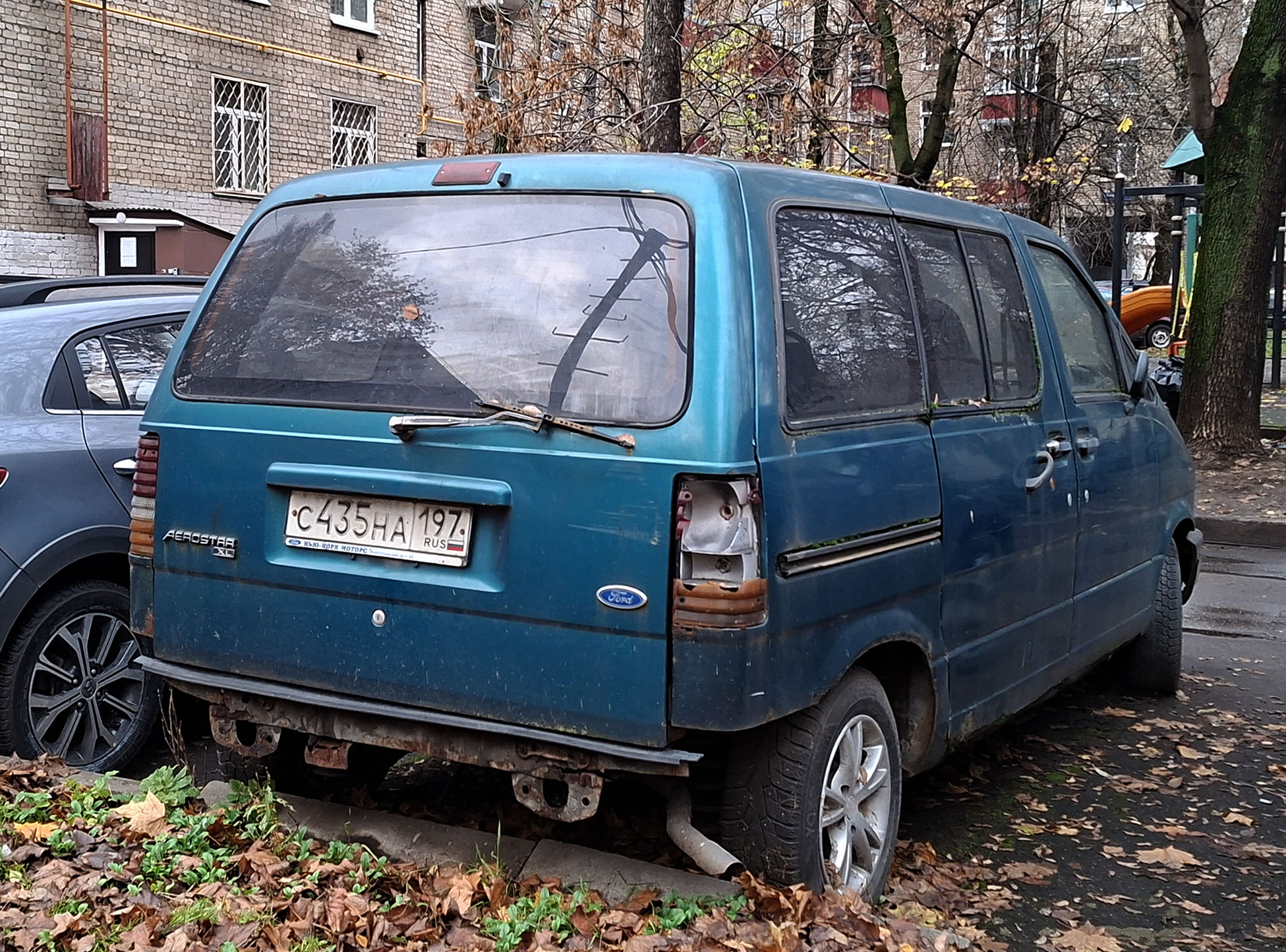 с 435 на 197, Ford Aerostar 1st gen (VN1), 1985–1997