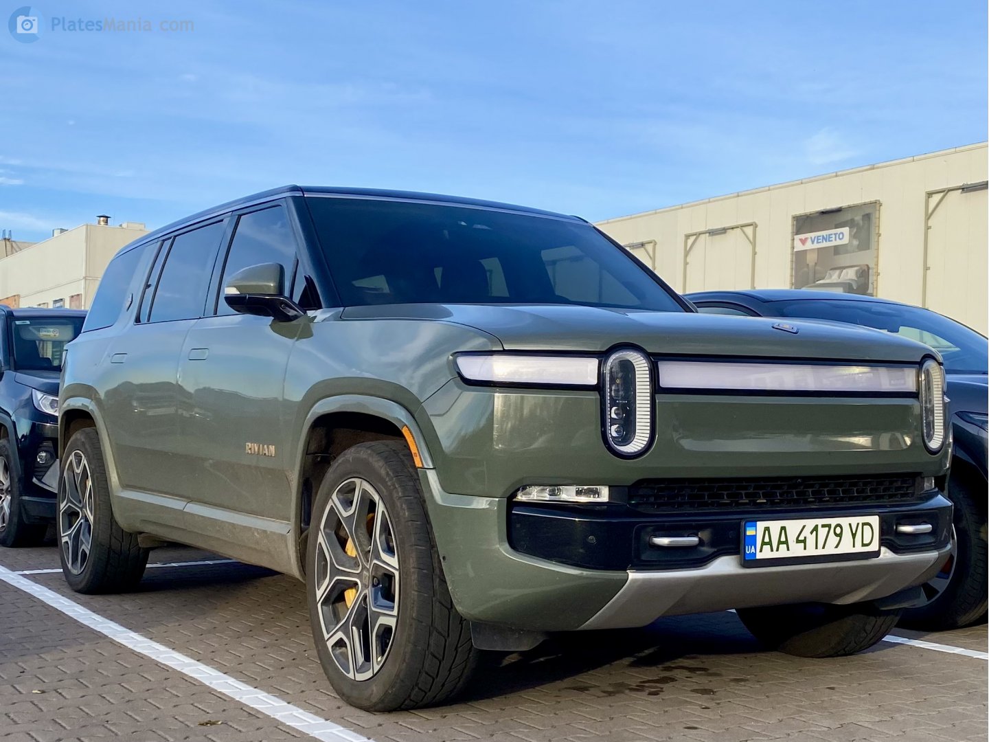 AA 4179 YD, Rivian R1S 1st gen, 2022–