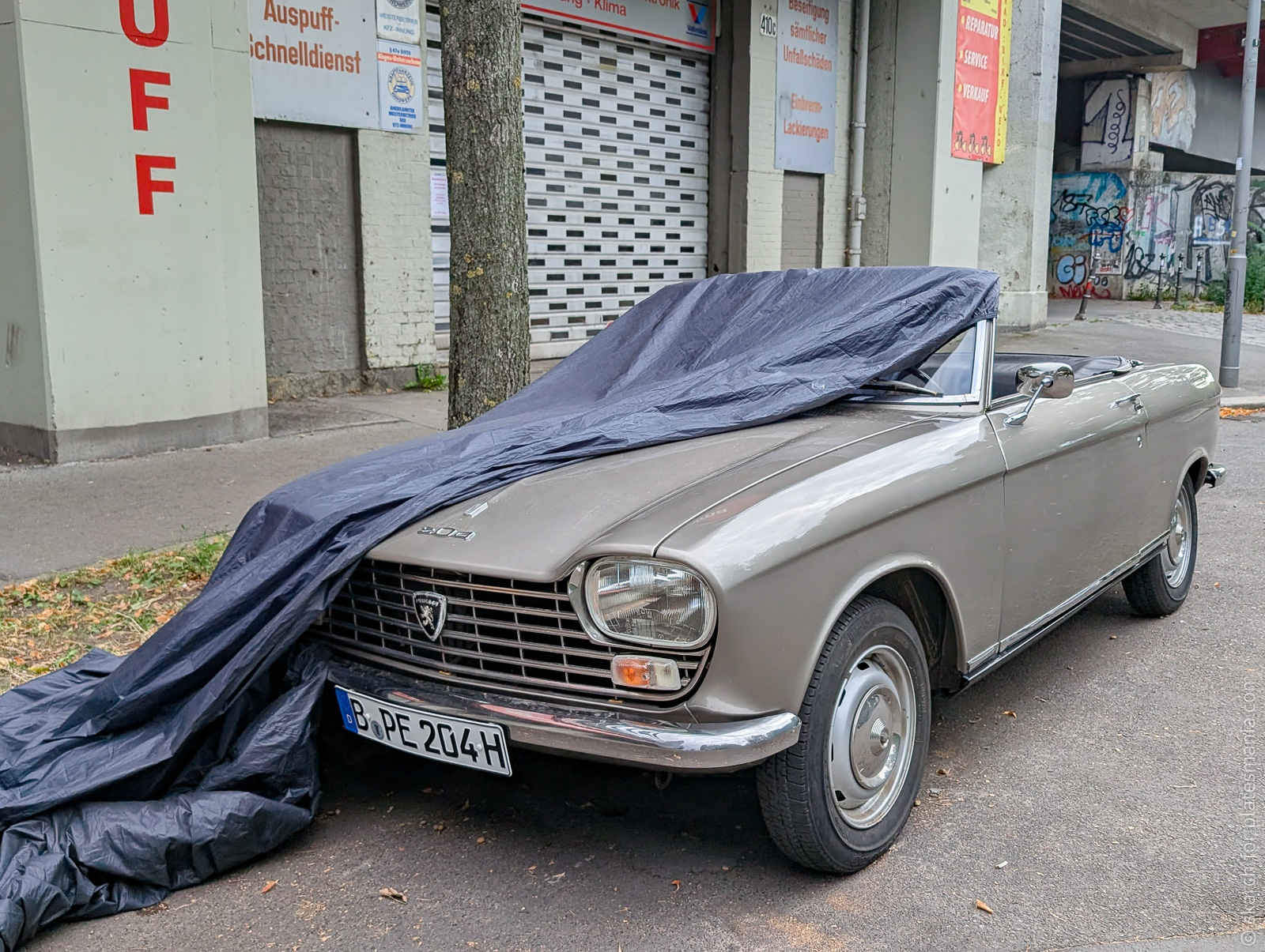 B PE 204 H, Peugeot 204 1st gen Cabriolet, 1966–1970