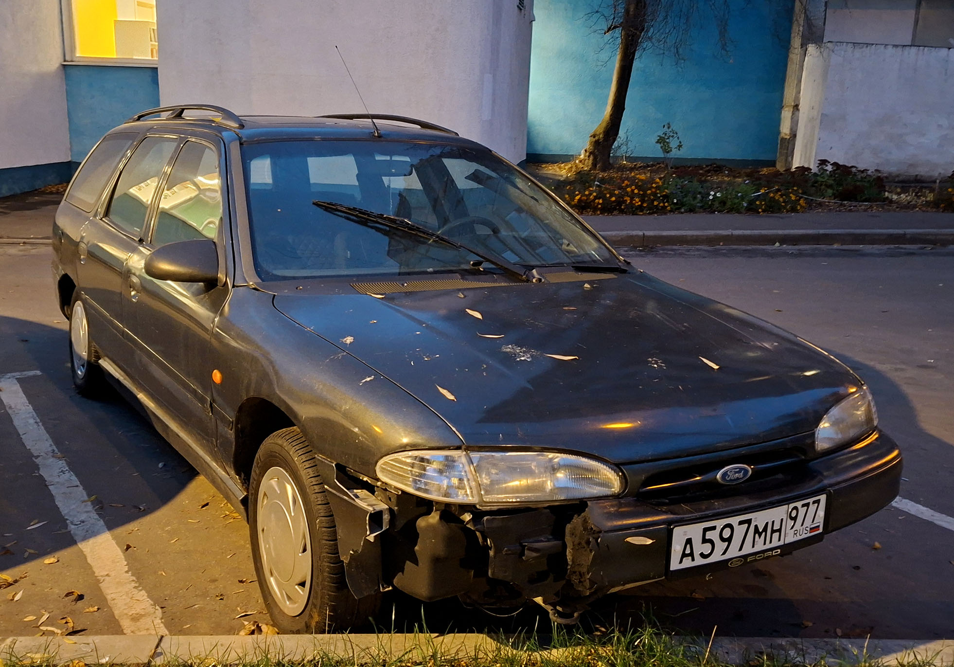 а 597 мн 977, Ford Mondeo 1st gen Turnier Wagon (Mk1; CDW27), 1993–1996