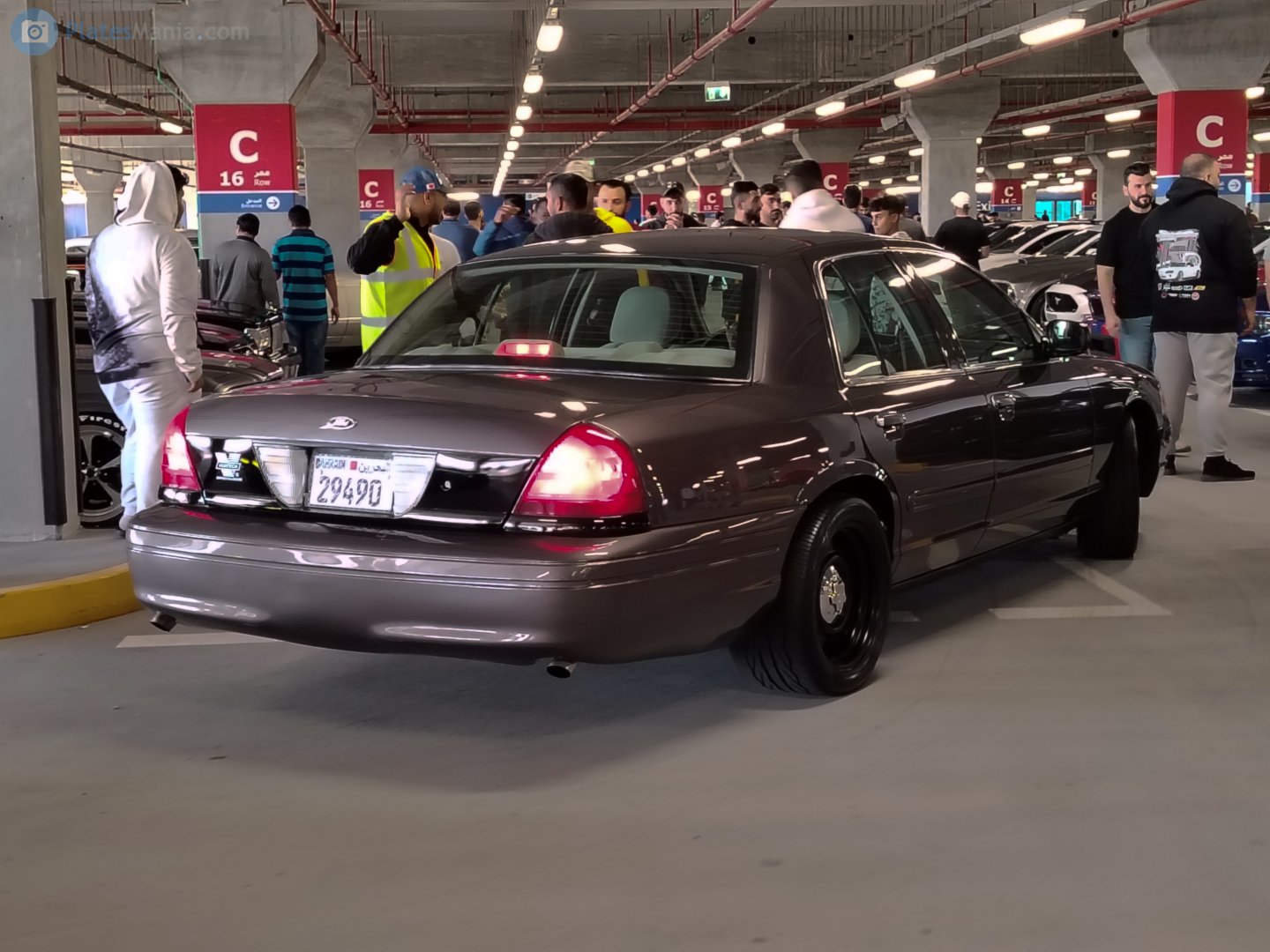 29490, Ford Crown Victoria 2nd gen (EN114), 1997–2012